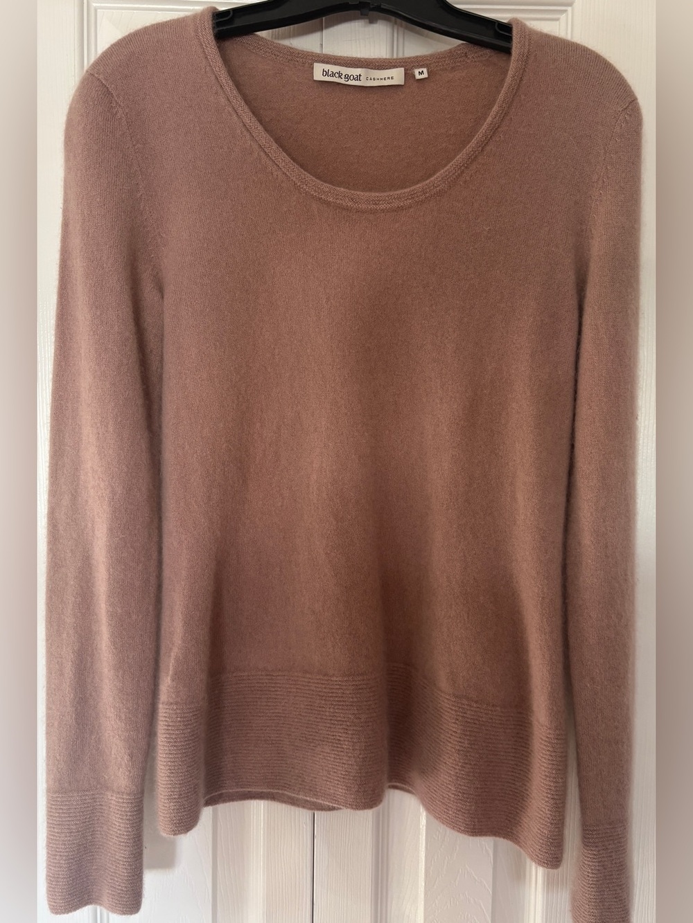 Black Goat 100% Cashmere Scoop Neck Sweater - Dusty Rose - Size M